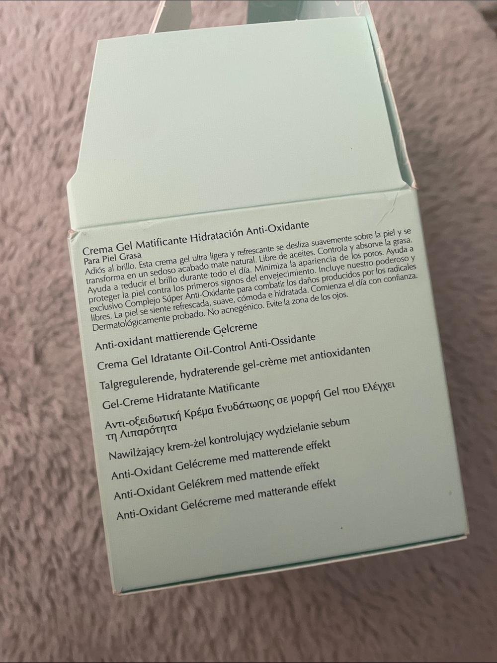 Estée Lauder DayWear Matte Oil-Control Gel-Creme in Aqua with Gold Accents - Picture 4 of 7